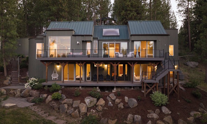 Deschutes River Woods Casa | Amazing Riverfront on the Water- Big Sky Bend