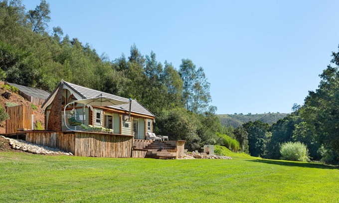 Ruiterbos Cabina | Amazing Riverside Retreat with Hot Tub & EcoPool