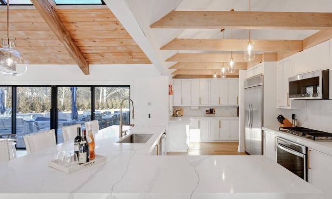 Sagaponack Casa | Amazing Sagaponack Estate Minutes to Gibson Beach and Wolffer Estate...
