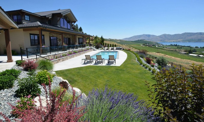 Manson Casa | Amazing Secluded Manson Home with Stunning Views, Private Pool & Hot Tub
