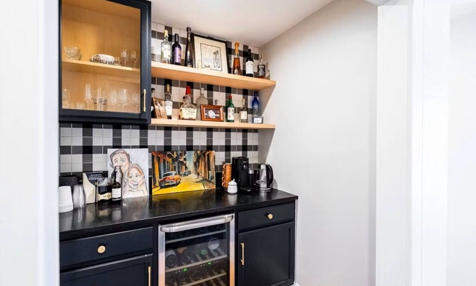 McNeil Casa | Amazing space to spread out in North Austin. Close to The Domain, Austin FC