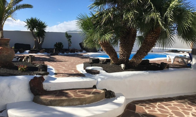 Soo Otro | Increíble, espaciosa villa rural con piscina climatizada WIFI 3 dormitorios 3 baños para 6 personas