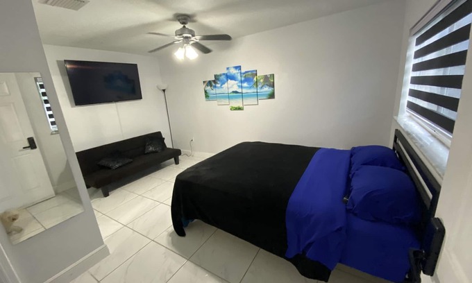Carol City Apartamento | Amazing studio with parking on premises