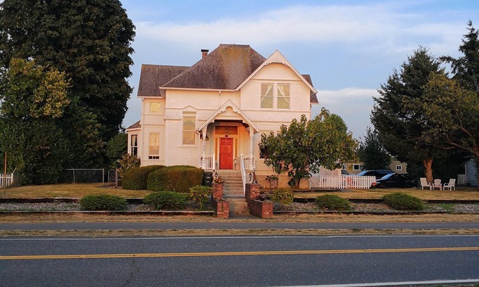 Blaine Casa | Impresionante puesta de sol frente a la casa histórica