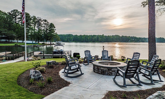 Lake Oconee Cabaña | Amazing Sunsets at the Gorgeous Anchor Cottage at Cottage Cove!