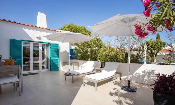 Prainha Casa | Amazing T4 in Prainha Village 5 min Waking to Beach and Pool