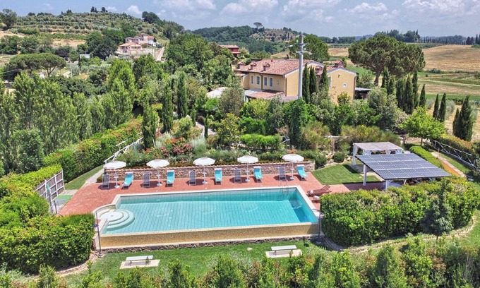 Palaia Villa | Villa en Forcoli con 7 habitaciones, capacidad 16