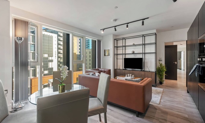North Acton Apartamento | Amazing Two Bedroom in Icon Tower in North Acton by MySquare