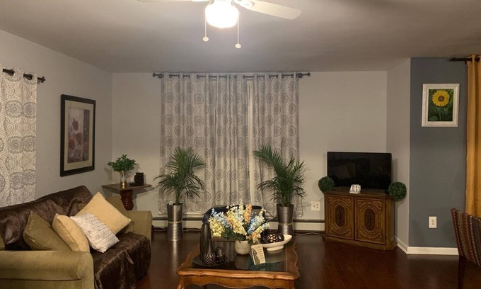 East New York Casa | Amazing Two bedroom Villa in East Brooklyn