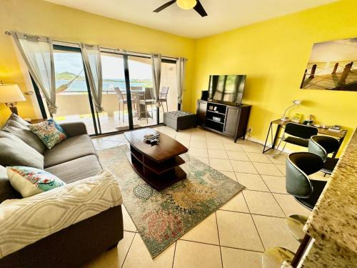 Red Hook Casa | Amazing View 1 Bed1 Bath Villa On Red Hook Strip
