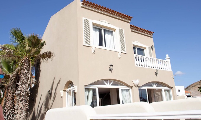 Arenas del Mar Villa | amazing view el Medano villa in with jacuzzi
