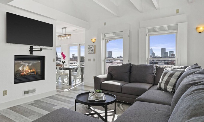 Milwaukee Casa | Amazing view, Modern Space