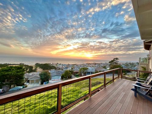 Marine Terrace Casa | Amazing View Newly Remodeled -L2 EV Charger- Pet Friendly