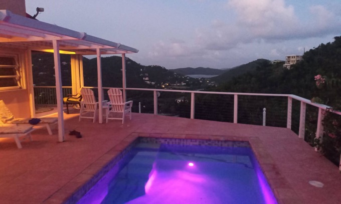 Lower Carolina Villa | Increíble vista de los minutos de Coral Bay a Dinning & Markets Piscina privada Estacionamiento fácil