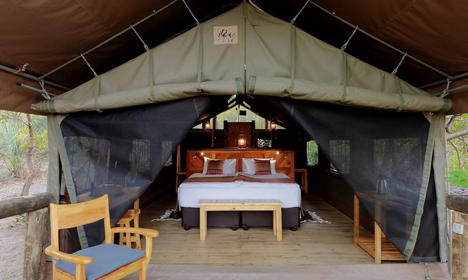 Maun Cabina | Amazing view on the river from your tent to the Okavango Delta