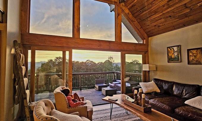 Andover Casa | Amazing Views and Sunsets in a fully remodeled VT home