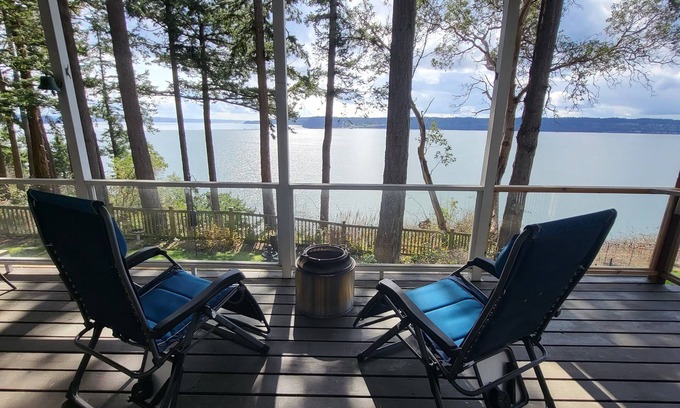 Camano Island Casa | Amazing Views and Whale Watching from Indoors and Outside, with AC!