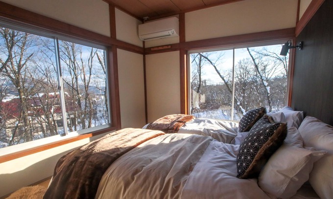 Akakura Onsen Cabina | Amazing Views! Entire home.Sleeps 6 - Wasabi Cabin