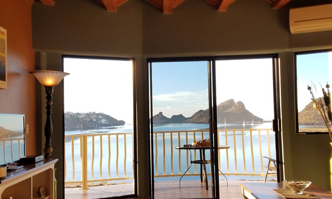 Sector Bahia Condominio | VISTAS INCREÍBLES desde este espacioso baño de 2 habitaciones y 2 camas