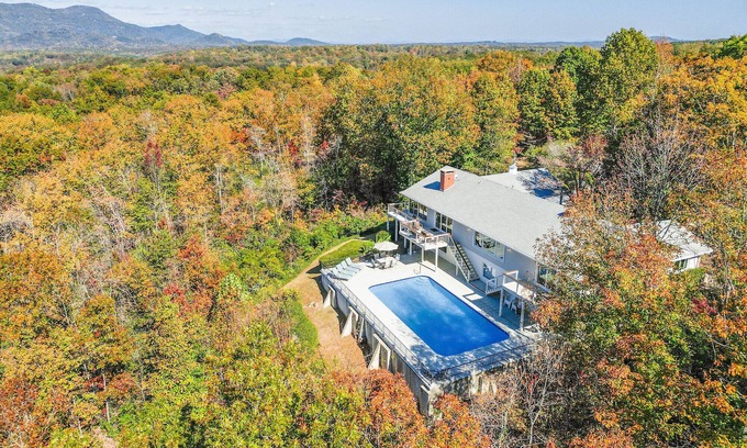 Landrum Casa | Amazing Views - Heated Pool - Hot Tub - Game Room - Enjoy!