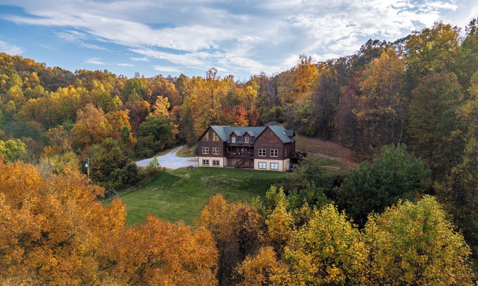 Elkton Cabina | AMAZING VIEWS! Hiking/Shenandoah ParkAccess/62 Private ACRES-4 Bedroom Suites