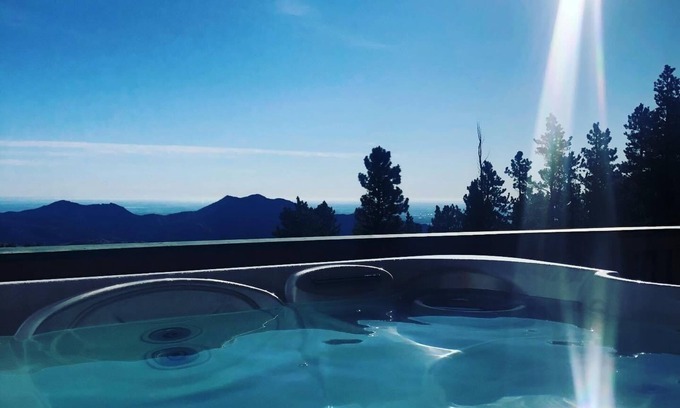 Coal Creek Canyon Casa | Amazing Views/Hot Tub/Skiing/Chefs Kitchen/Pool Table and Bar/Family Friendly