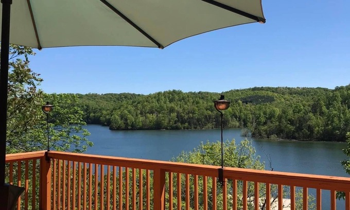 Flat Hollow Marina Casa | AMAZING views, Lakefront home with private boat dock in Flat Hollow