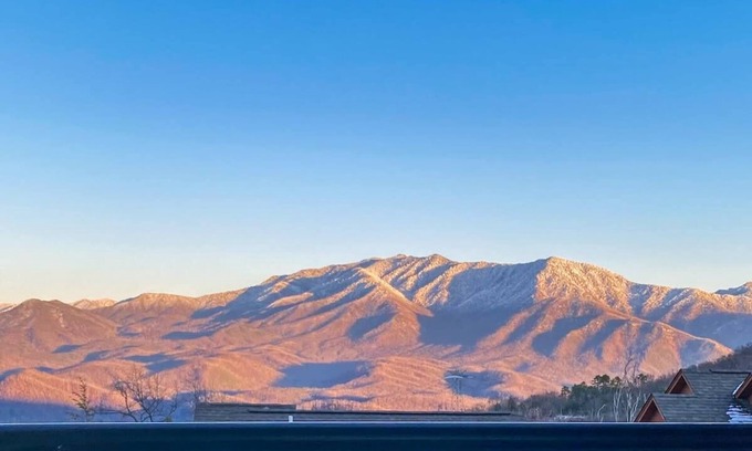 Chalet Village Condominio | Amazing Views Of Mt. LeConte/Indoor Pool & Hot Tub