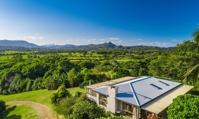 Myocum Casa | Amazing views of the hinterland, short drive to the beach and Byron