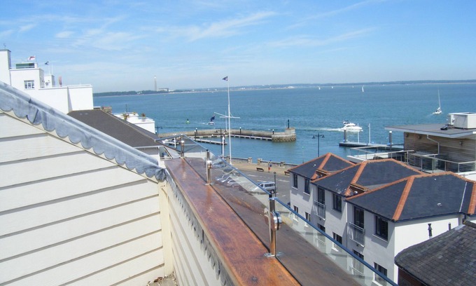 Cowes Apartamento | Amazing views of the Solent, situated in the heart of Cowes Old Town.