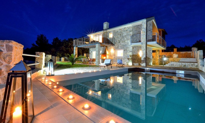 Zaton Villa | Ele increíble Villa, 1 m del mar