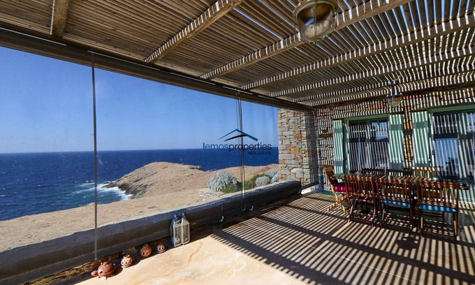 Korissia Villa | Impresionante villa en primera línea de mar con vistas panorámicas al mar.