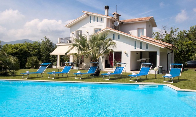 Vezzi Portio Villa | VILLA INCREÍBLE CON PISCINA PRIVADA