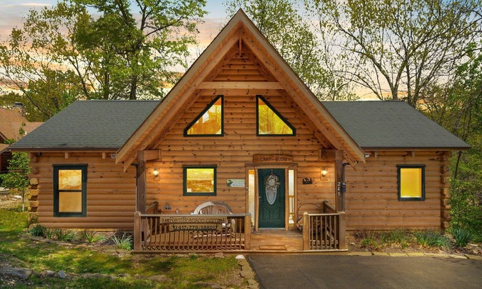 Branson Cedars Cabina | Amazing Wood Log Cabin Pvt Bañera de hidromasaje en Woods WIFI Fireplace Camp Budd Near Big Cedar