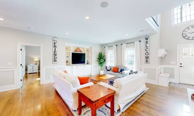 Yarmouth Casa | Amazing Yarmouthport home built for indoor and outdoor entertaining.