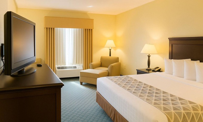 Tuscaloosa Hotel | Ambassador Inn and Suites Tuscaloosa