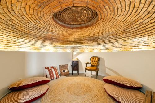 Estremoz Casa | Amber and Rust Estremoz City House