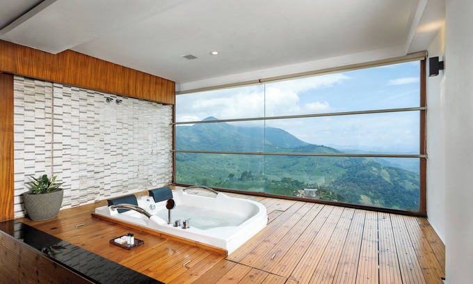 Devikolam Hotel | Amber Dale Luxury Hotel & Spa