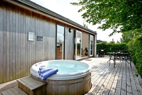 Cheddar Casa | Amber Lodge, Strawberryfield Park