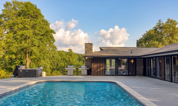 New Market Casa | Amber Refresh by AvantStay | Pool and Hot Tub