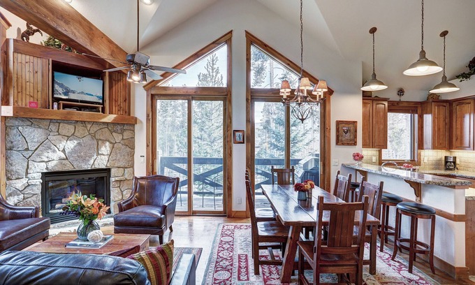 Four O'Clock Condominio | Amber Sky - Ski-In/Ski-Out by RedAwning