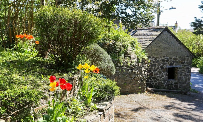 Chapel Amble Casa | Amble Forge sleeps 8, games room, welcomes dogs, ample parking + garden areas