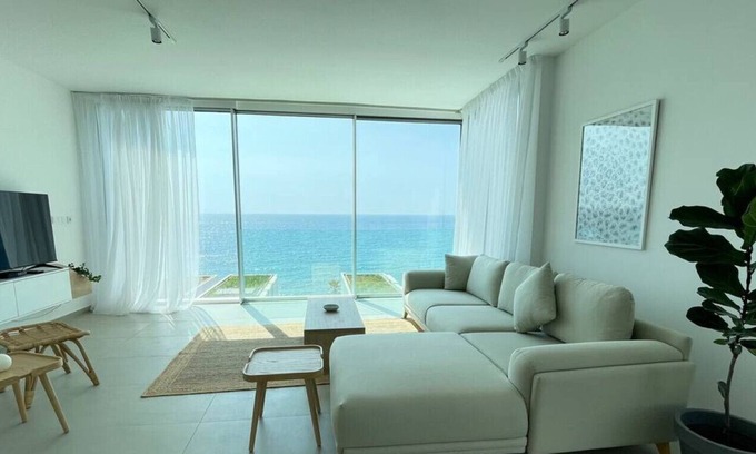 Aamchit Chalet De Esquí | Amchit Bay Beach Residences 2BR Rooftop w/ Jaccuzi