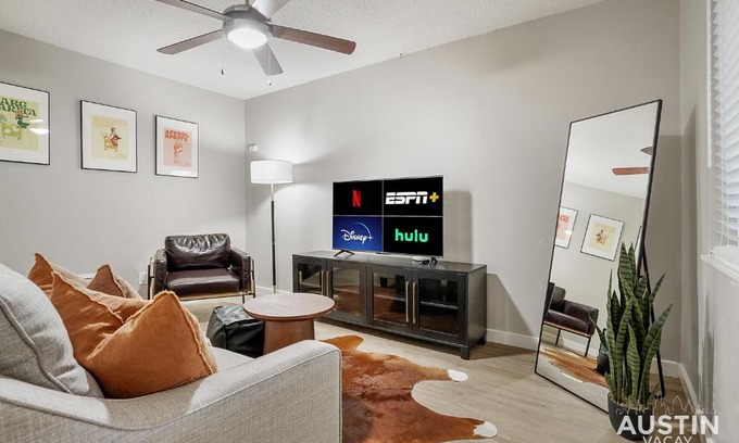 Brentwood Apartamento | Amenity Heavy Serene Apt in Convenient Location