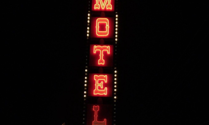 Sunrise Manor Hotel | American Inn Motel