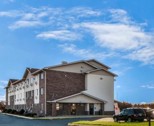 Romulus Hotel | American Inn & Suites Metro Airport