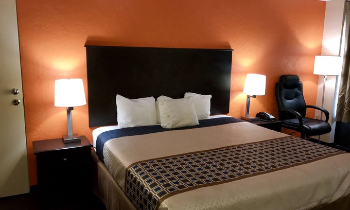 Saks Hotel | American Inn