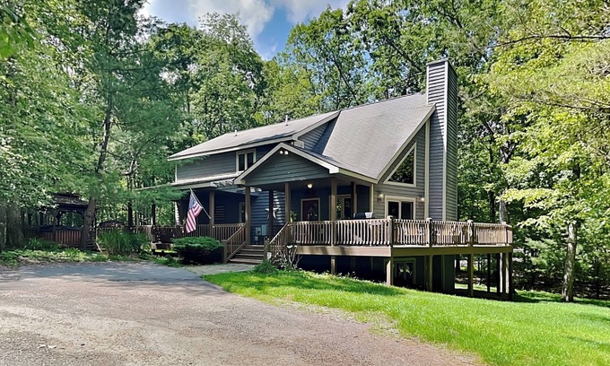 Blakeslee Casa | Chalet impecable de 5 dormitorios con muelle y piscina cubierta comunitaria