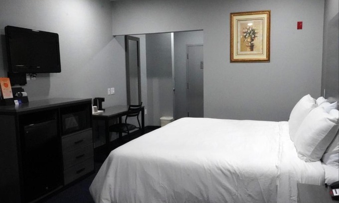Humble Hotel | Americas Best Value Inn and Suites Bush International Airport