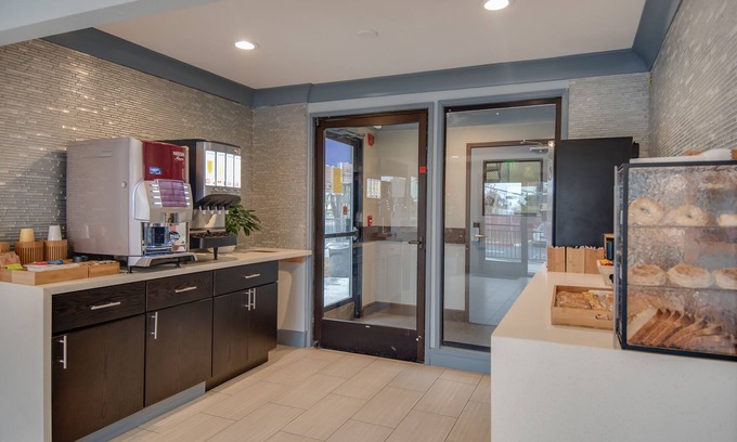 Hayward Hotel | Vagabond Inn Executive Hayward